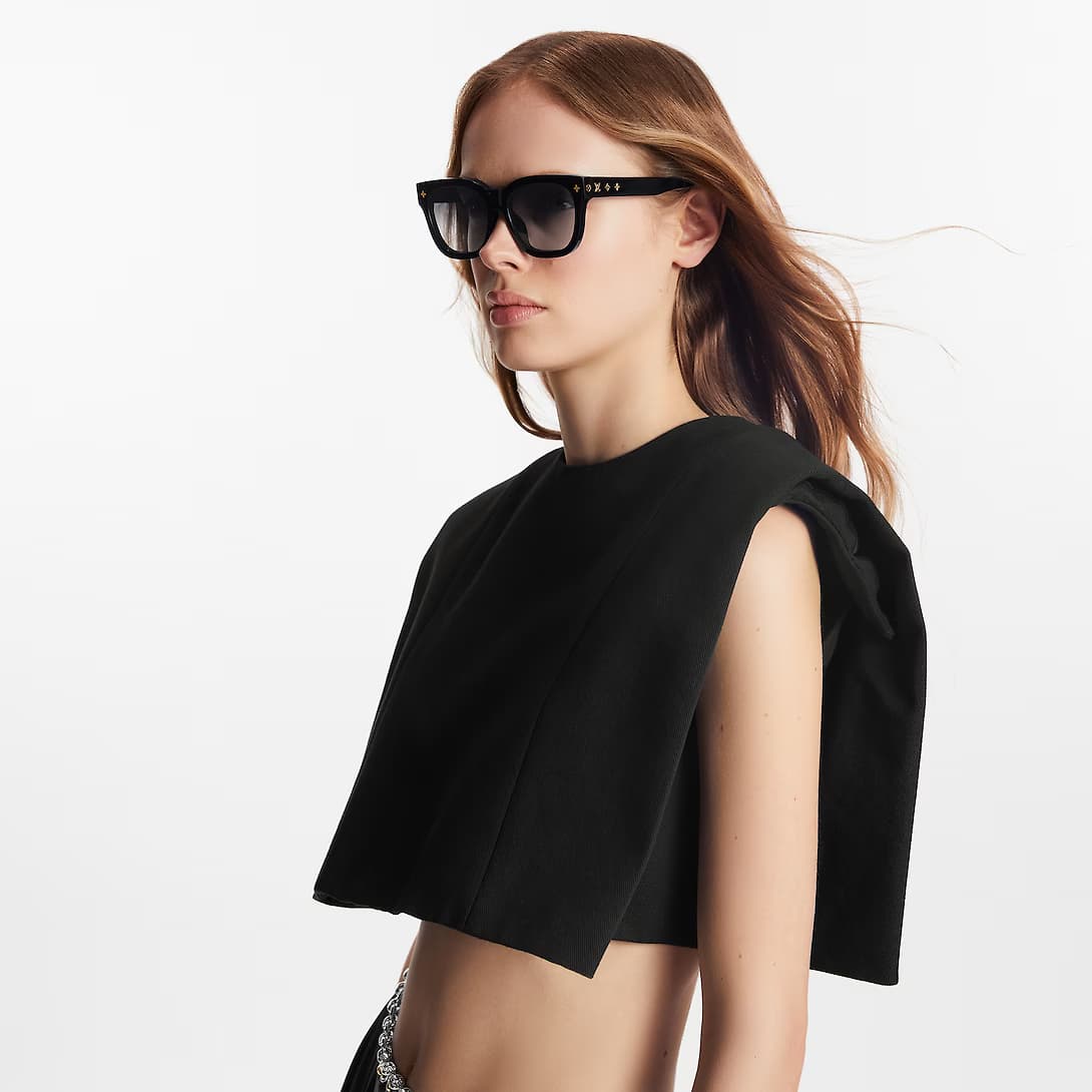 products/my-monogram-square-preto/02.avif