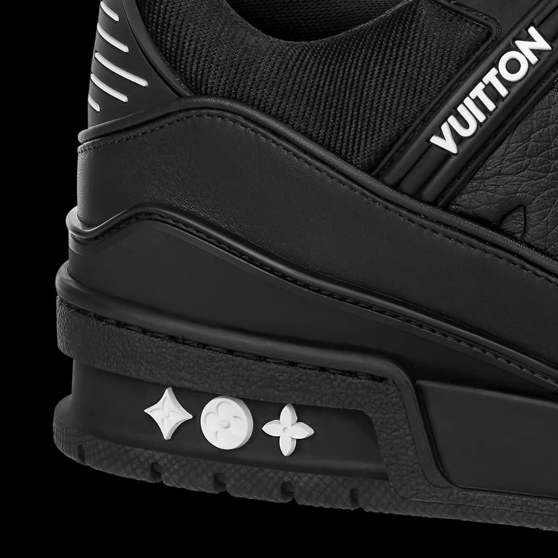 products/sneaker-lv-trainer-preto/02.avif